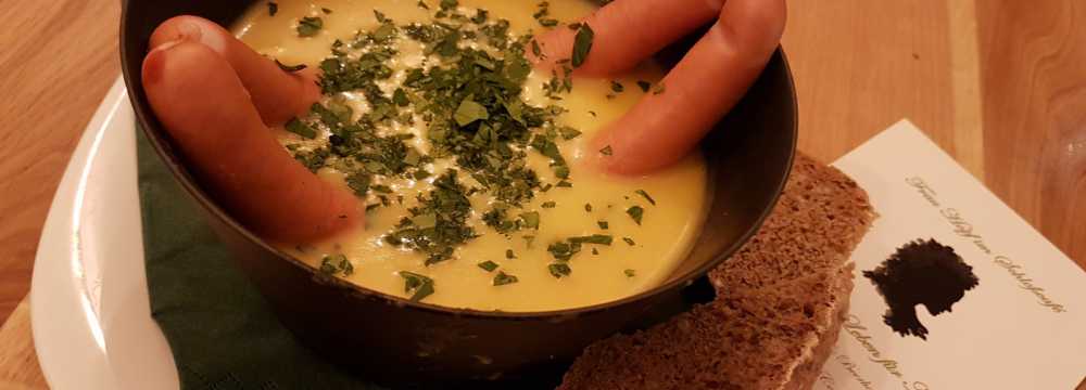 Frau Hopf im Schlo�caf� in T�bingen