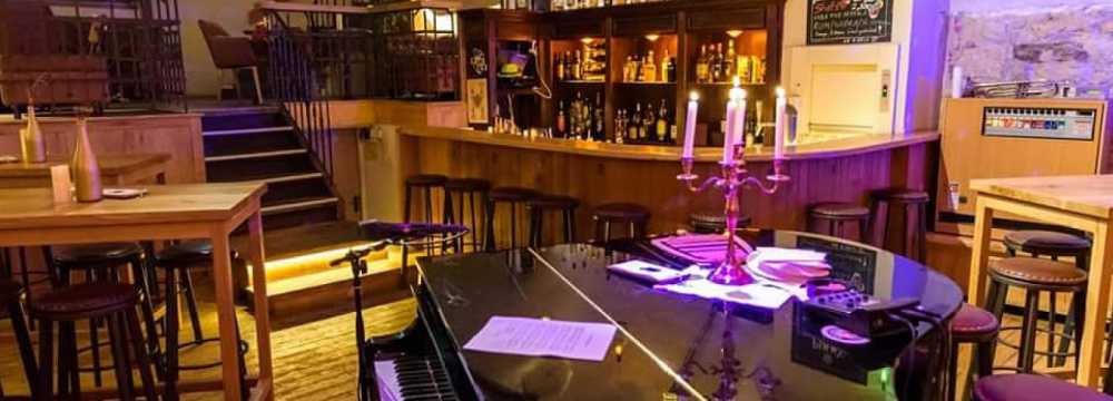 Frau Hopf im Schlo�caf� in T�bingen