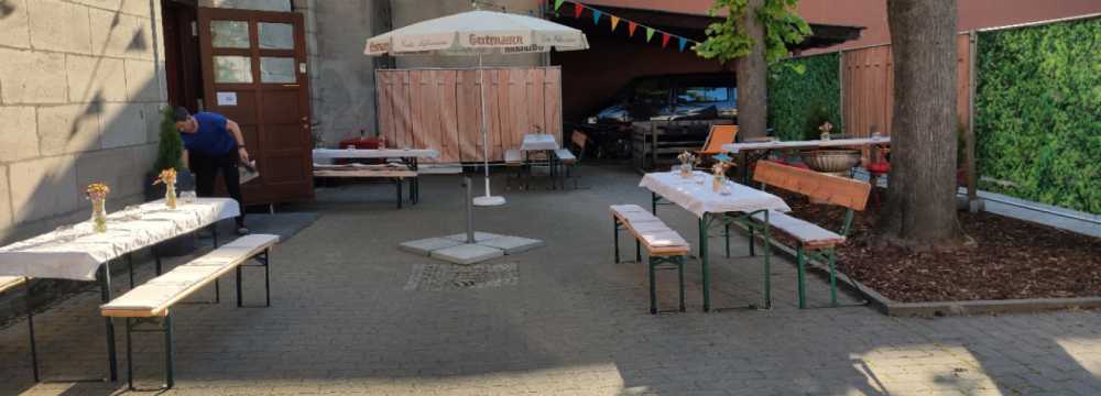 Restaurants in Erlangen: Kulturforum Logenhaus - Biergarten im Logenhof