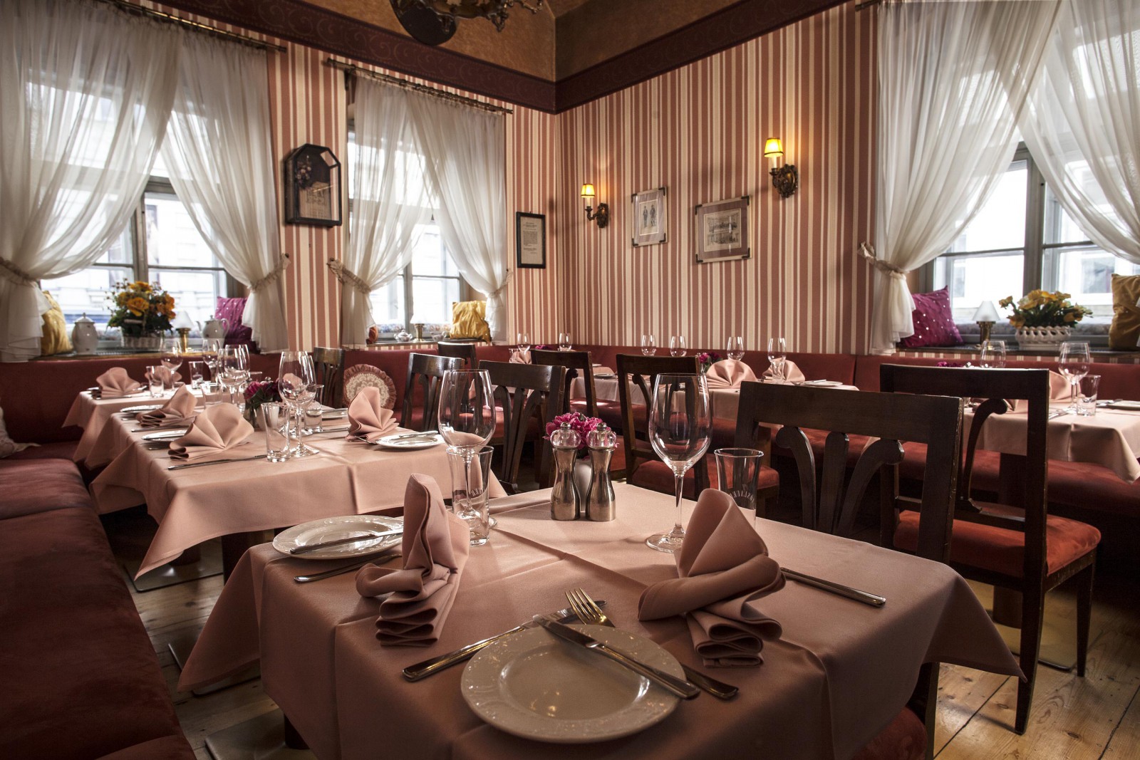 Restaurant Das Biedermeierrestaurant Zu ebener Erde und erster Stock