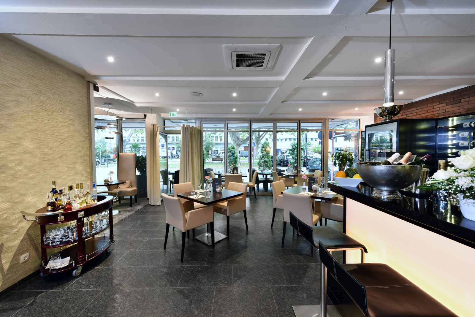 Theos Bar & Restaurant in Ludwigshafen am Rhein, Foto 2