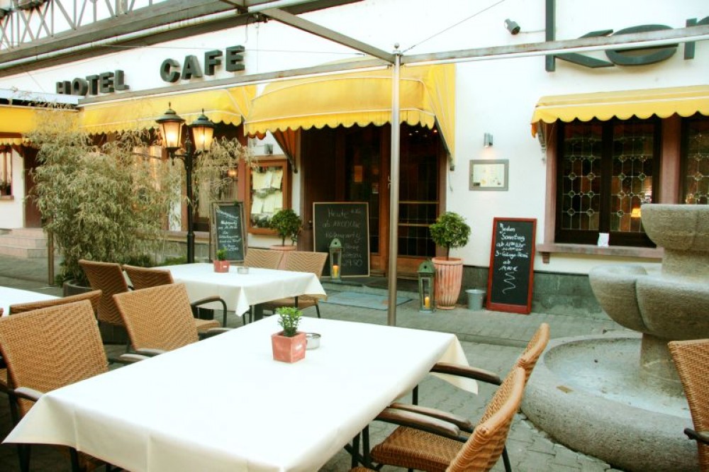 Hotel-Restaurant-Cafe Kempf in Dirmstein, Foto 1