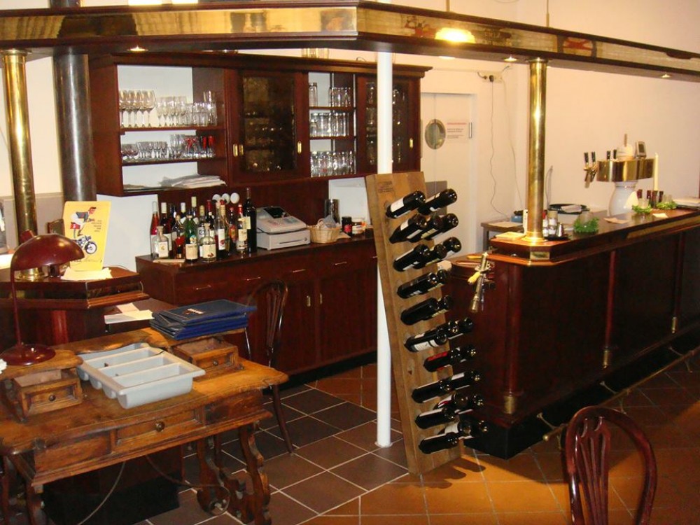 Schloss Cafe Zur Wolfsschlucht  in Zwingenberg, Foto 1