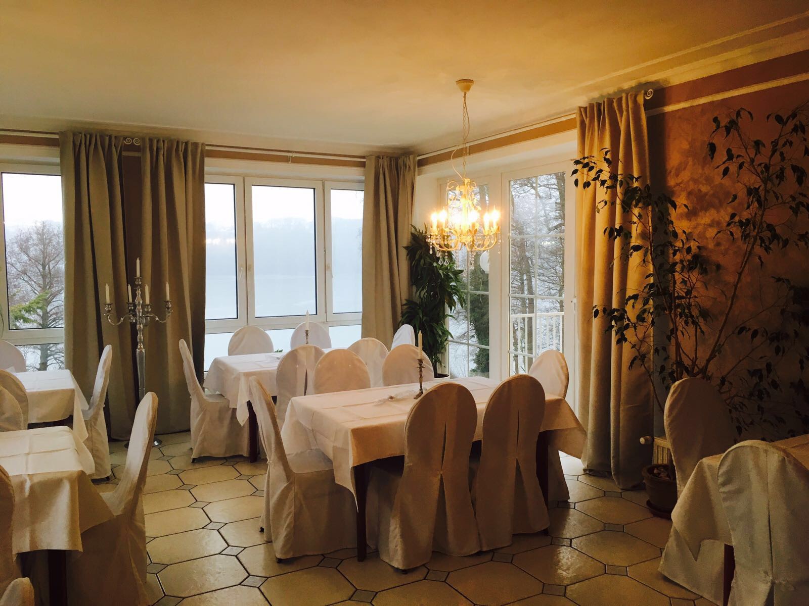 Strandhotel vier Jahreszeiten   in Buckow, Foto 2