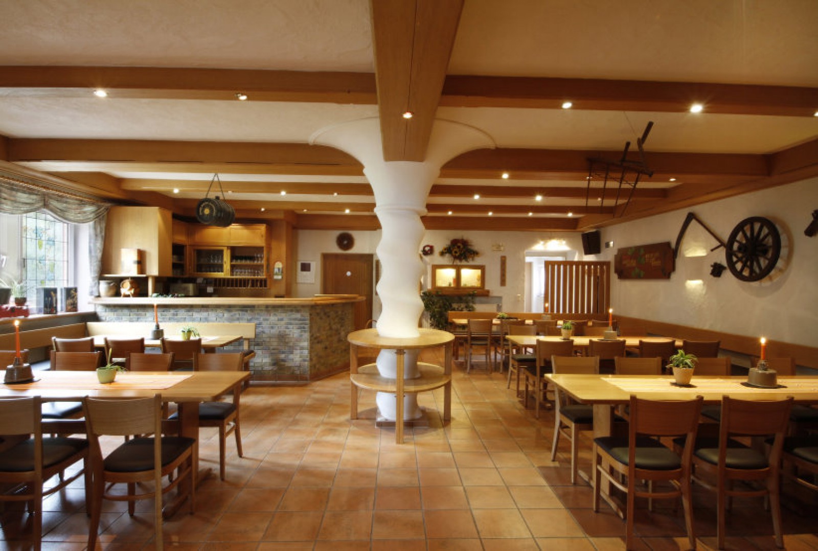 Hotel-Pension-Weingut Fröhliches Weinfaß in Kenn, Foto 2