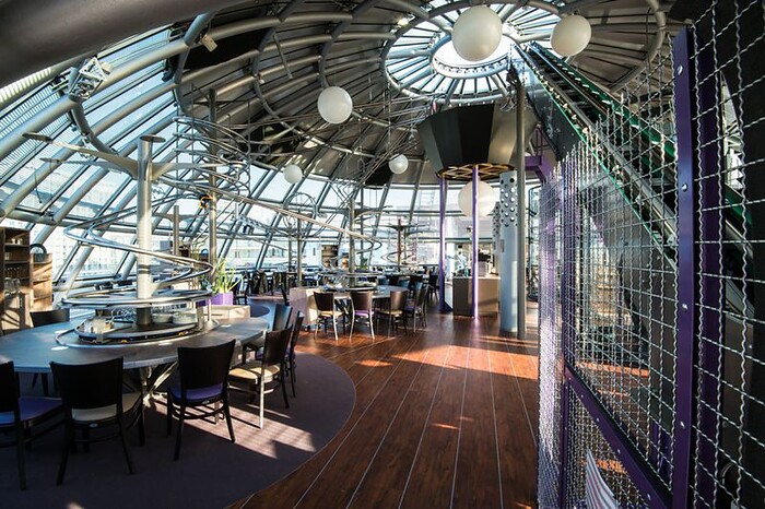 Servicekraft (m/w) im spaßigsten Restaurant der  Stadt