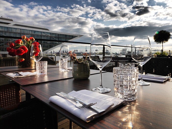 am kai | restaurant. seafood. drinks. elbblick in Hamburg, Foto 4