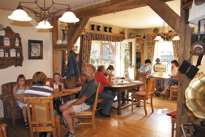 Bstro-Cafe Zum Kanapee in Willingen (Upland), Foto 2
