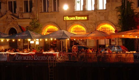Restaurant Die Berliner Republik mit Brokers Bierbörse in Berlin