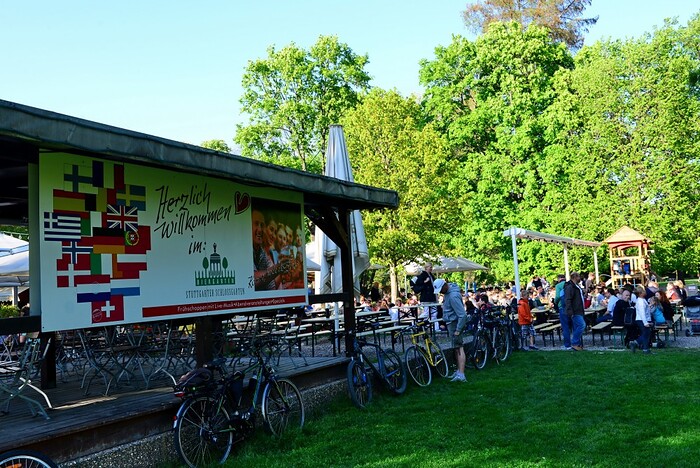 Biergarten im Schlossgarten in Stuttgart, Foto 1