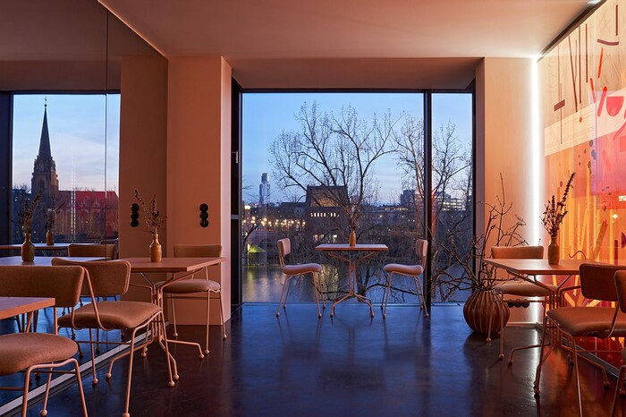 Seven Swans in Frankfurt am Main, Foto 6