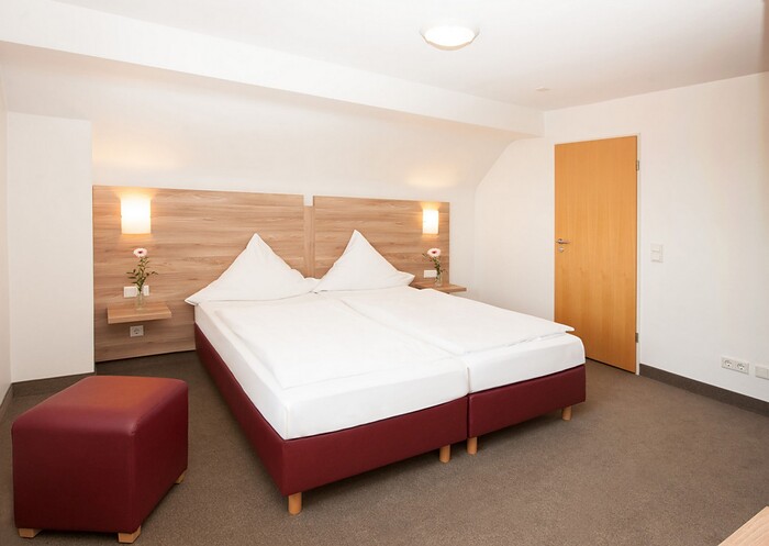 Hotel & Restaurant Schützenburg Hauptstraße 116 in Burscheid, Foto 1