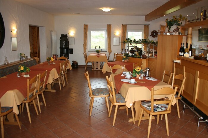 Weinstube Schloßbergstübchen in Burrweiler, Foto 2