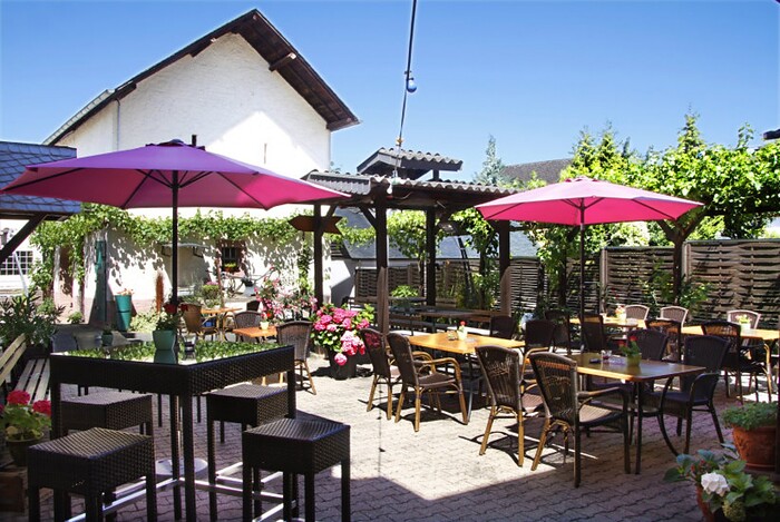 Hotel-Pension-Weingut Fröhliches Weinfaß in Kenn, Foto 4