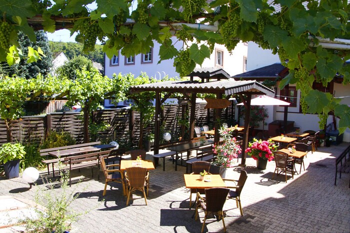 Hotel-Pension-Weingut Fröhliches Weinfaß in Kenn, Foto 3
